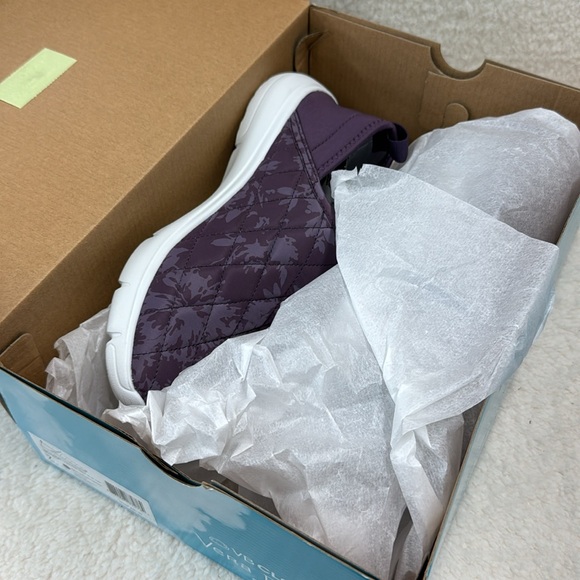 Size 8 - VB CLOUD by VERA BRADLEY - Purple Convertible Slip-On Shoe NEW $80 msrp - Picture 3 of 4